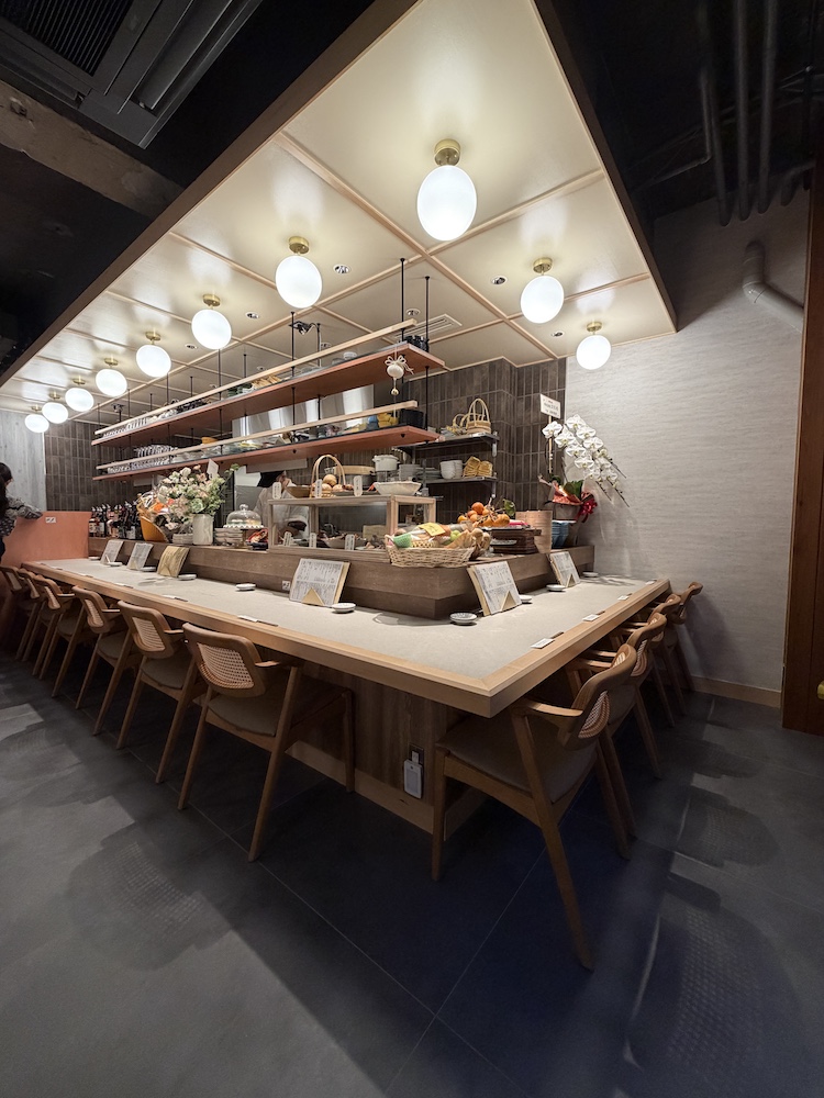 餃子とおばんざいとお酒　KOHAKU